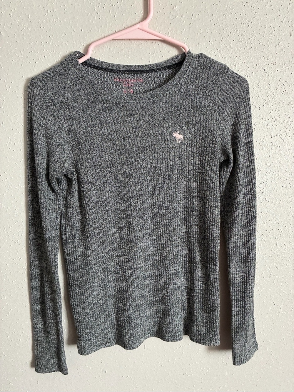 Abercrombie & Fitch Women's Heather Gray Ribbed Long-Sleeve Top with Pink Logo